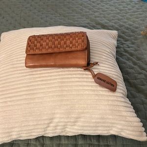 Leather Brown used wallet. It’s a beautiful wallet and very comfortable.